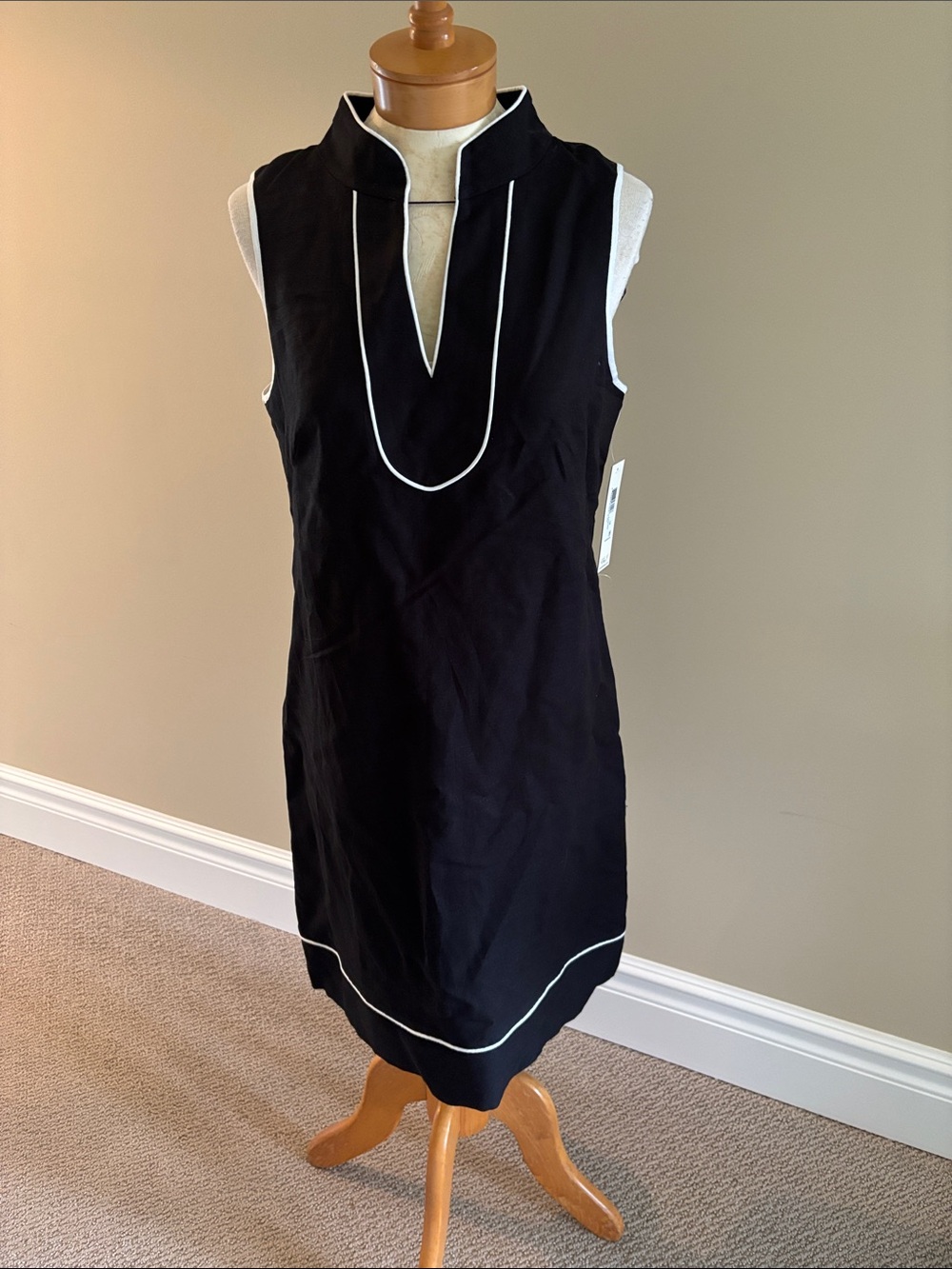 Eliza J Black Sleeveless Shift Dress with White Trim